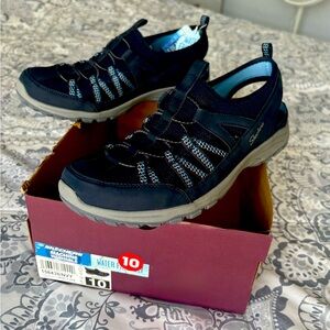 NWT Woman Sneakers
